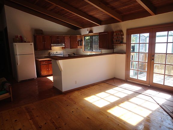 From livingroom into kitchen
