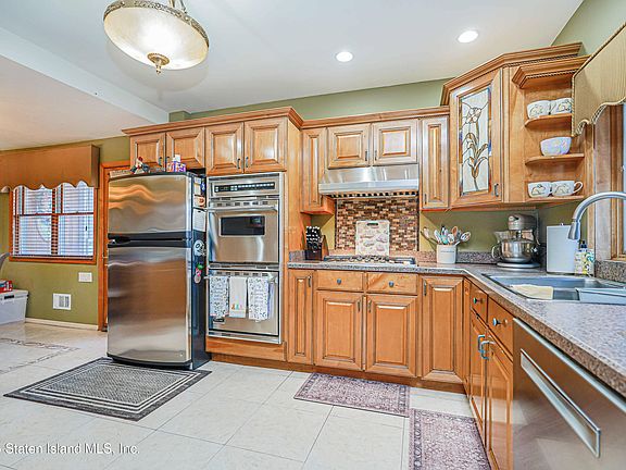 5th image of 125 Laconia Ave