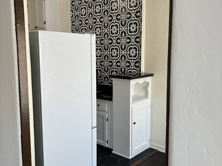 Chateau Alto Nido Apartments — Photo 22