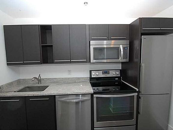 5th image of 361 Collins Ave #A5