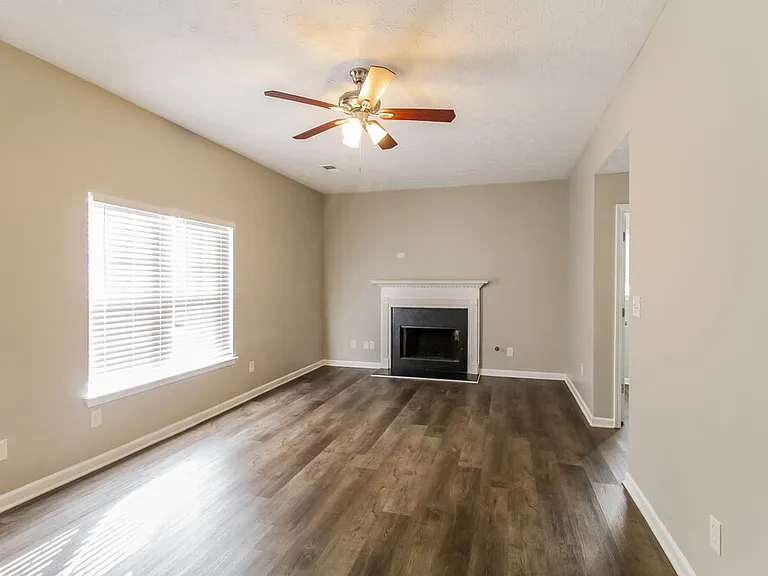 2098 Sugar Creek Falls Ct SE — Photo 4