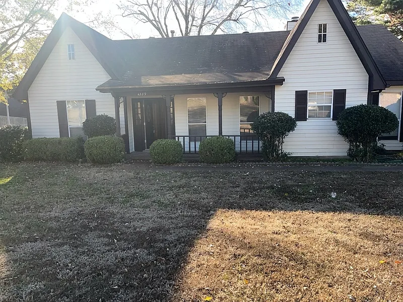3 bed, 2.0 bath, 1600 sqft, $1,695 — Photo 2