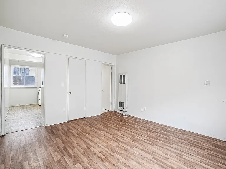 Sea Isle Apartments — Photo 1