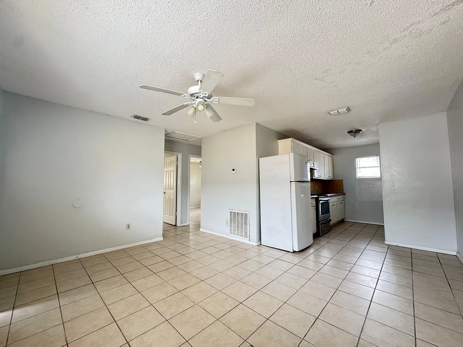 2 bed, 780 sqft, $750 — Photo 2