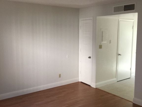 4th image of 1421 D St APT 04