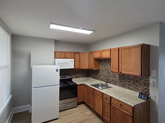 4th image of 3822 W Congress Pkwy #2