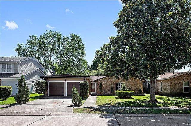 1st image of 409 Glenmeade Ct