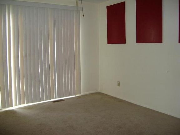 3rd image of 272 Wiesen Ln