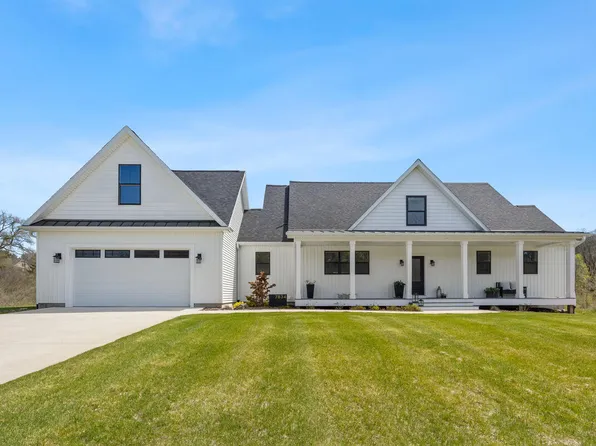 7834 Sandy Ln, Stanwood, MI 49346