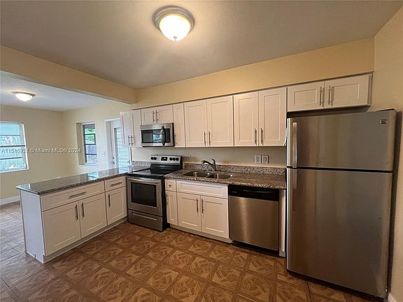 5th image of 4830 NE 6th Ave