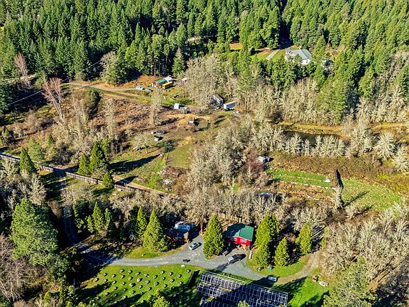 5th image of 302 Three Mill Rd