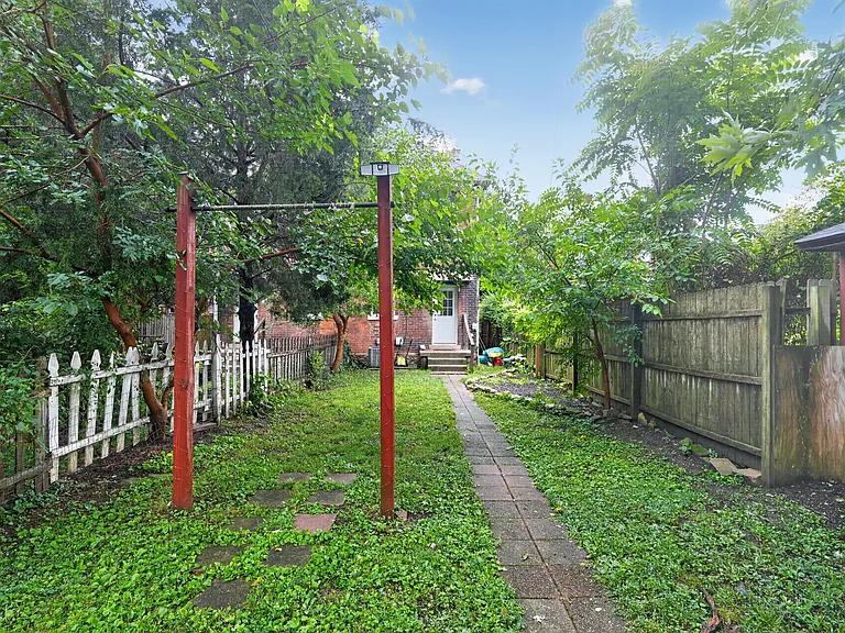 1439 S High St — Photo 30