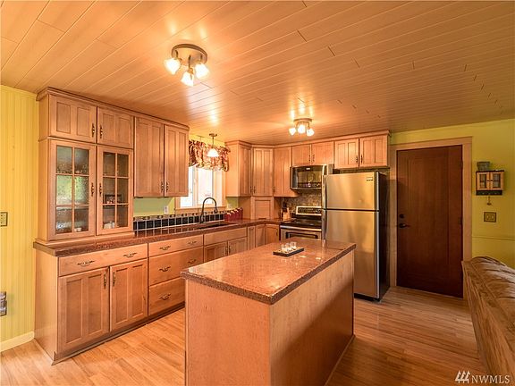 4th image of 1060 Megan Ct E