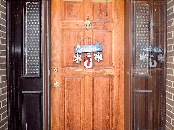 3rd image of 109 Pennicott Dr