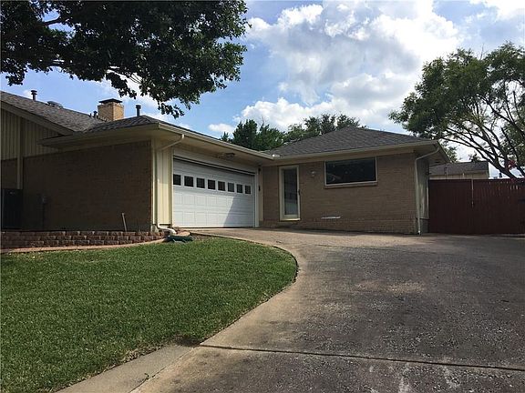 5th image of 2700 Lakewood Ln