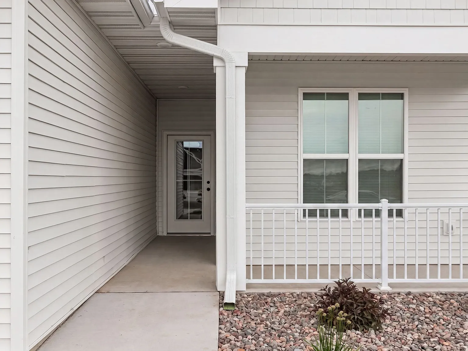 2 bed, 1289 sqft, $2,150 — Photo 3