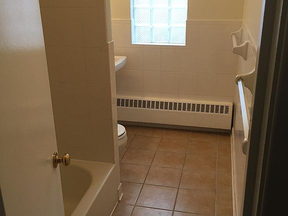5th image of 885 Saint Paul Ave #880-6