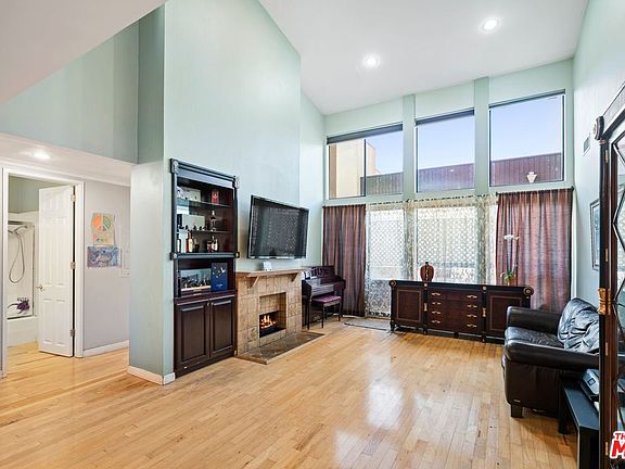 3rd image of 1833 Fairburn Ave APT 305