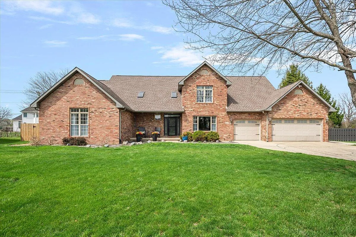 4713 Bears Paw photo 1