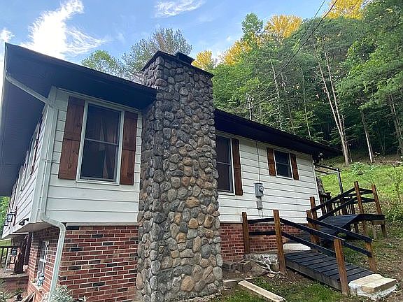 4th image of 4953 State Park Rd