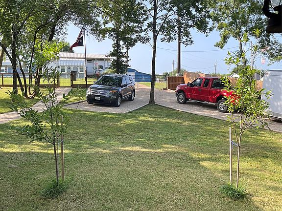 3rd image of 615 Waterfront Row