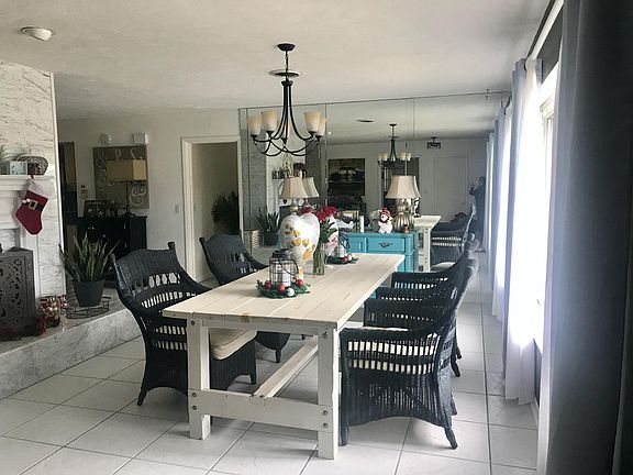 Front room/dining