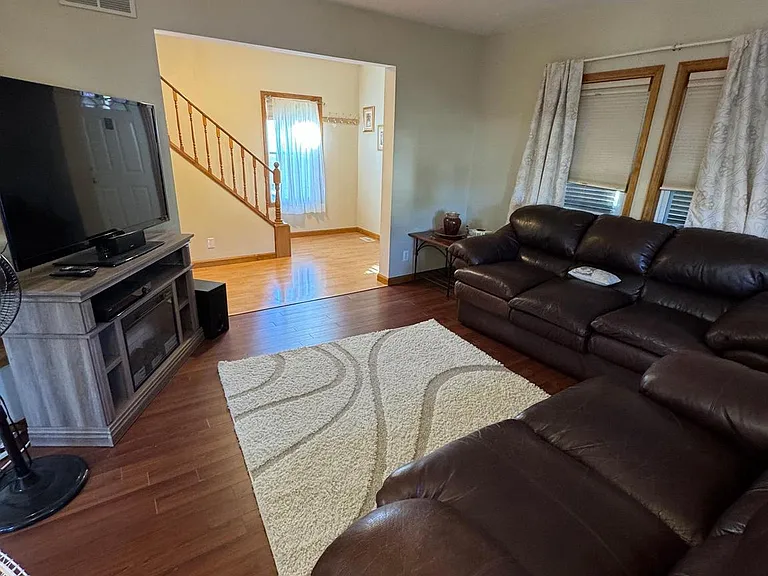 700 Schiller Ave — Photo 5