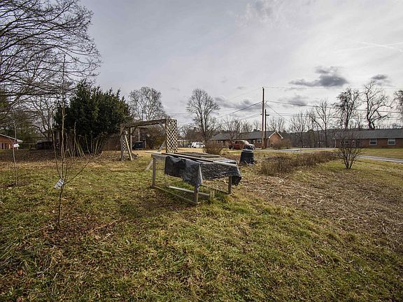 5th image of 3146 Hillman Ln
