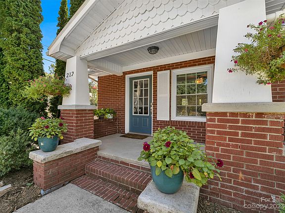 5th image of 212 Chelsea St