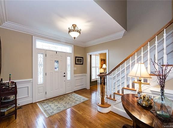 2nd image of 1011 Jericho Ln