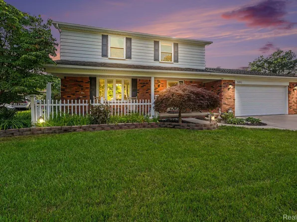 9490 Steep Hollow Dr, White Lake, MI 48386
