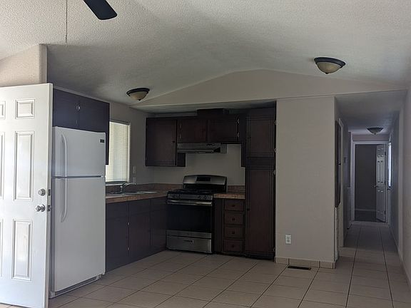 3rd image of 1825 Tejon Dr