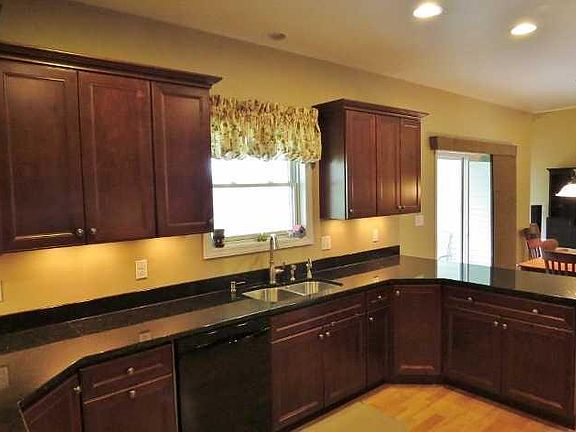 4th image of 3020 Meadow View Ct