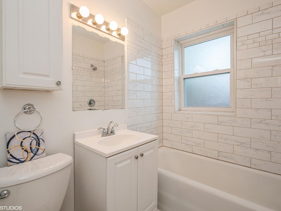 2nd image of 1709 W 84th St #2