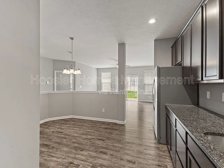 556 Dylan Dr — Photo 6