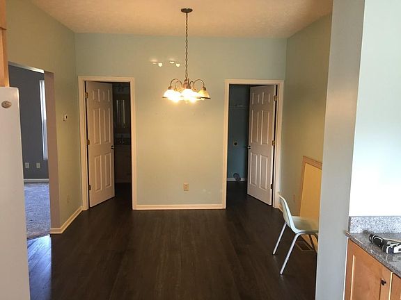 3rd image of 581 Stone Creek Dr