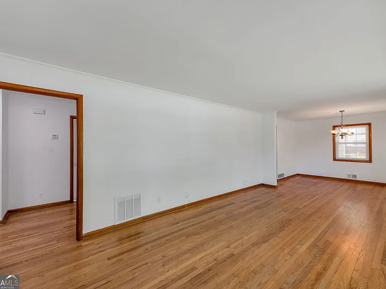 2188 Pawnee Dr SE — Photo 2