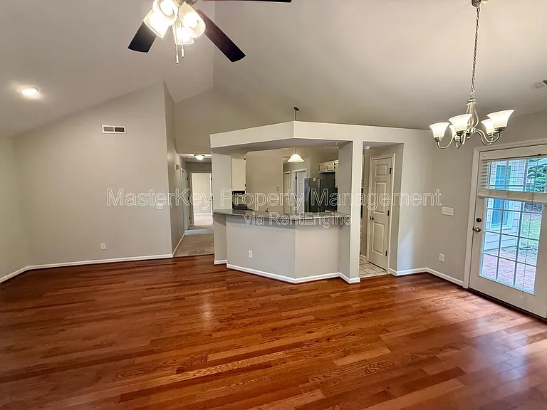 103 Miramar Ct — Photo 4