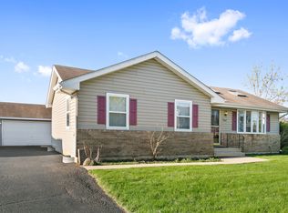 2818 Warren Dorris Dr, Joliet, IL 60435