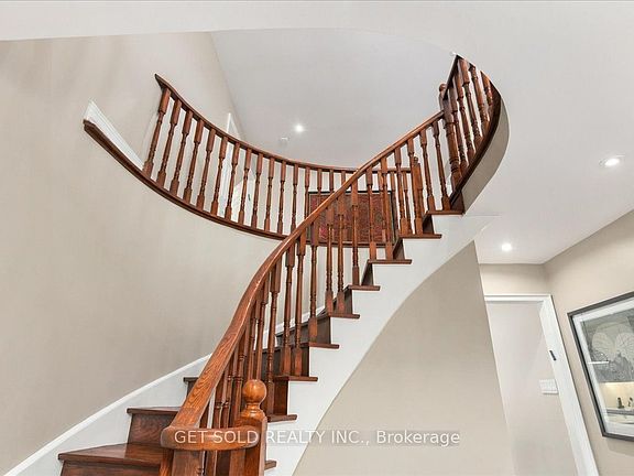 5th image of 10 Coldwater Ct