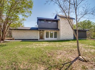 1953 Bentwood Dr, Floresville, TX 78114