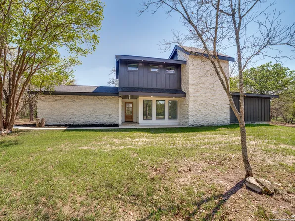 1953 BENTWOOD DR, Floresville, TX 78114