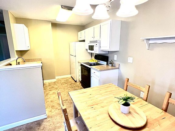 4th image of 2414 Warm Springs Dr