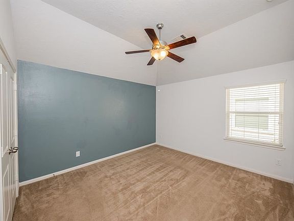 5th image of 3019 Lake Dr