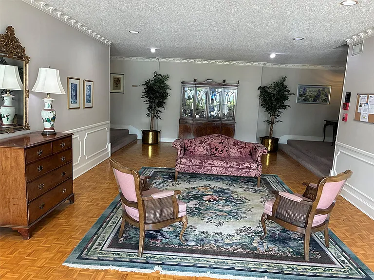 2700 Bellefontaine St #B9 — Photo 7
