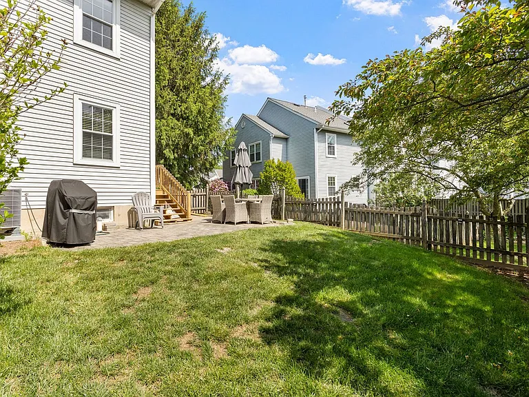 81 Kirkwood Dr — Photo 29