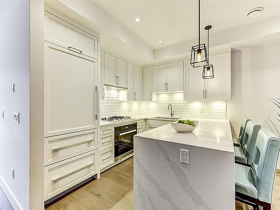 5th image of 1308 Richter St #102