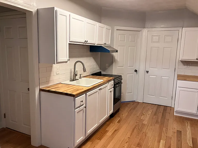 142 W Clifford St #3 — Photo 5