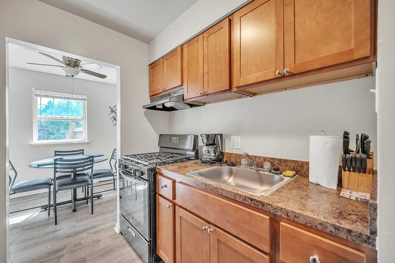 Carlwynne Manor Apartment Homes — Photo 3