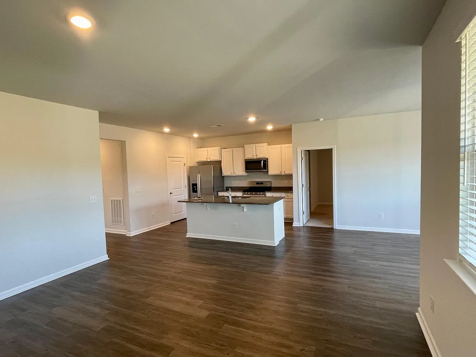 3 bed, 1618 sqft, $2,150 — Photo 4
